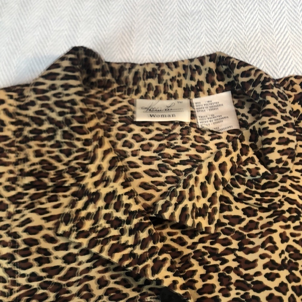 VINTAGE KATHIE LEE 18 W Animal Print Button Down Pit to Pit 23 1/4" PREWORN - Picture 13 of 16